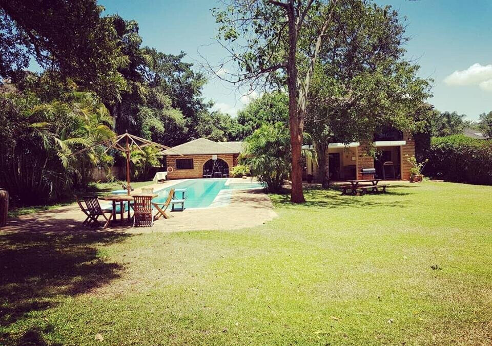 Classic 4-Bed Villa on 0.8 Acres with Hardwood Floors – Karen