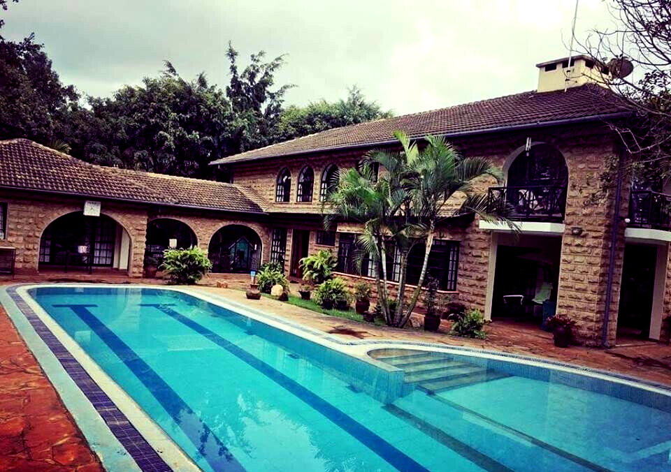 Classic 4-Bed Villa on 0.8 Acres with Hardwood Floors – Karen