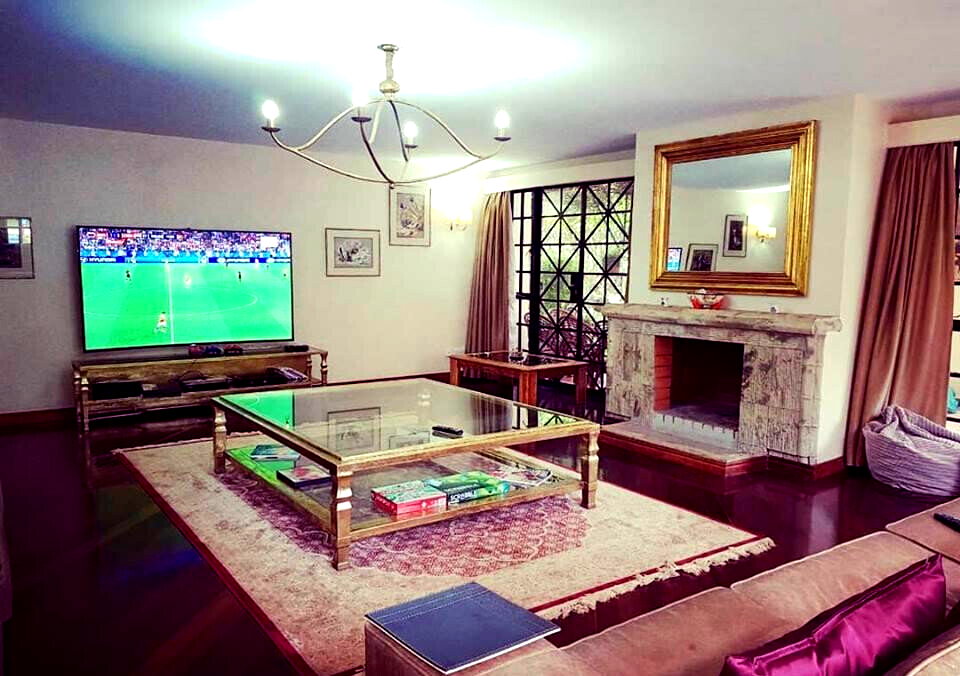 Classic 4-Bed Villa on 0.8 Acres with Hardwood Floors – Karen