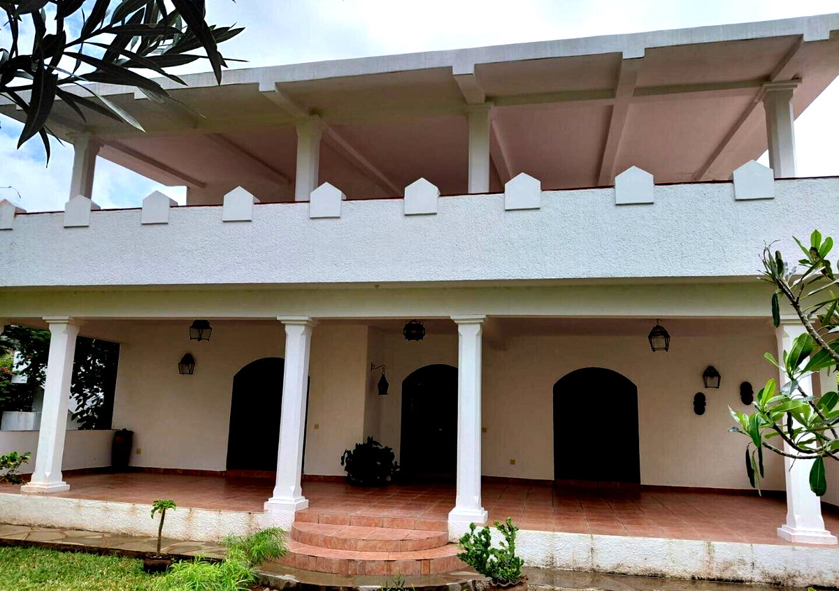 4BR Beachside Townhouse on Half-Acre – 3-Min Walk to Watamu Beach