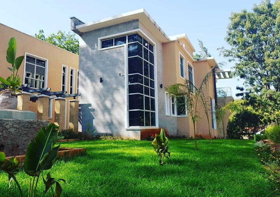 Ultra-Luxurious 5-Ensuite Villa with Study & Smart Tech – Karen