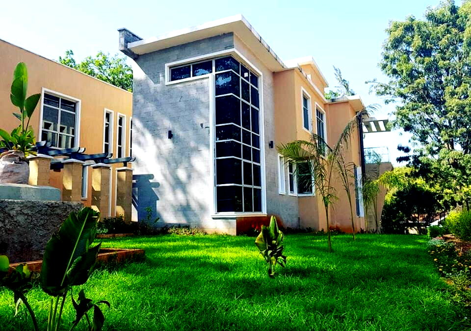 Ultra-Luxurious 5-Ensuite Villa with Study & Smart Tech – Karen