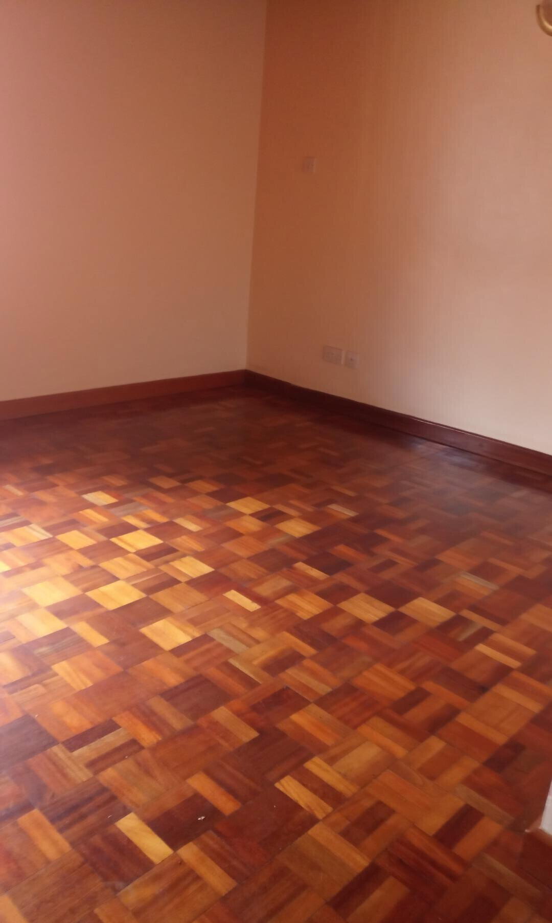 4-Ensuite Townhouse with Attic Jacuzzi & DSQ - Lavington