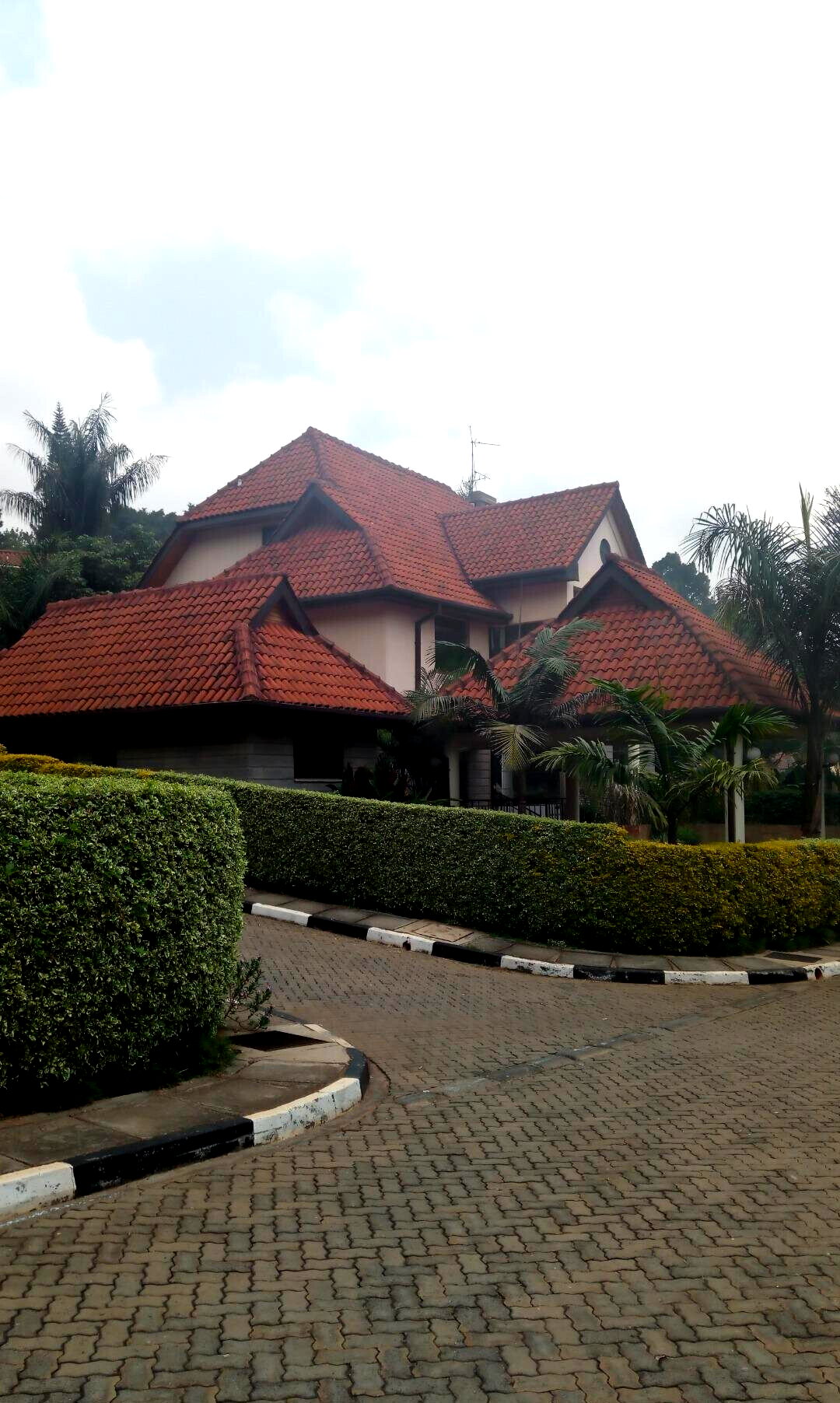 4-Ensuite Townhouse with Attic Jacuzzi & DSQ - Lavington
