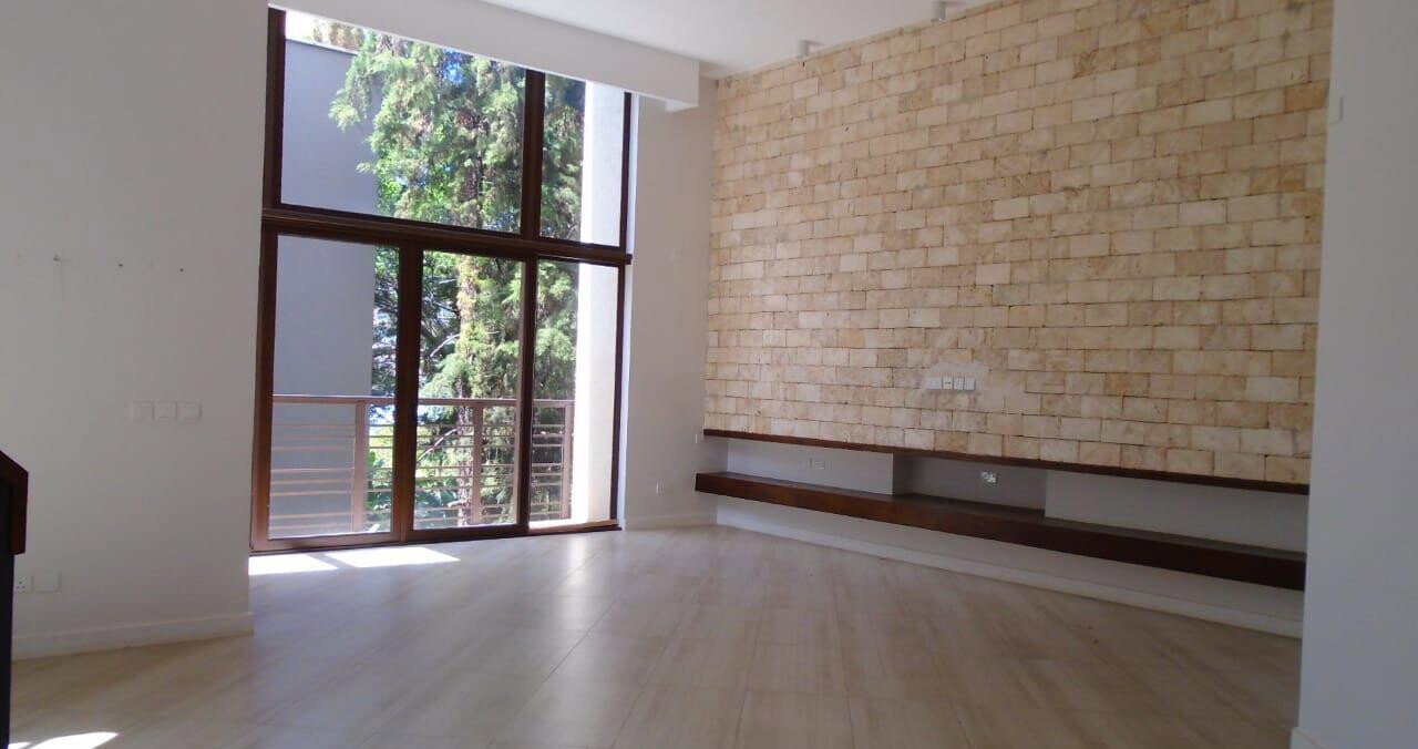 Elegant 4-Ensuite Villa with Solar & Backup Power - Lavington