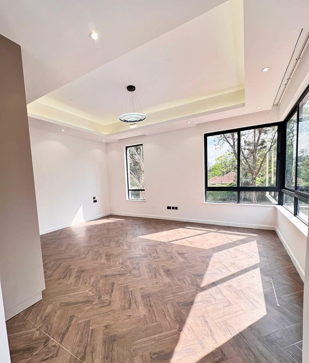 New 4-Ensuite Townhouse with DSQ & Solar Heating - Lavington