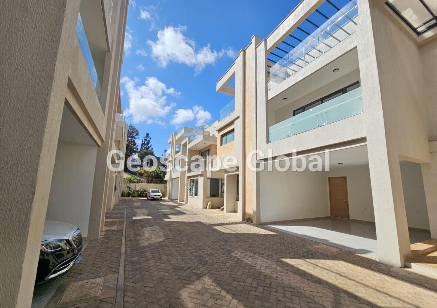 6-Bedroom Townhouse with Private Garden & DSQ - Lavington