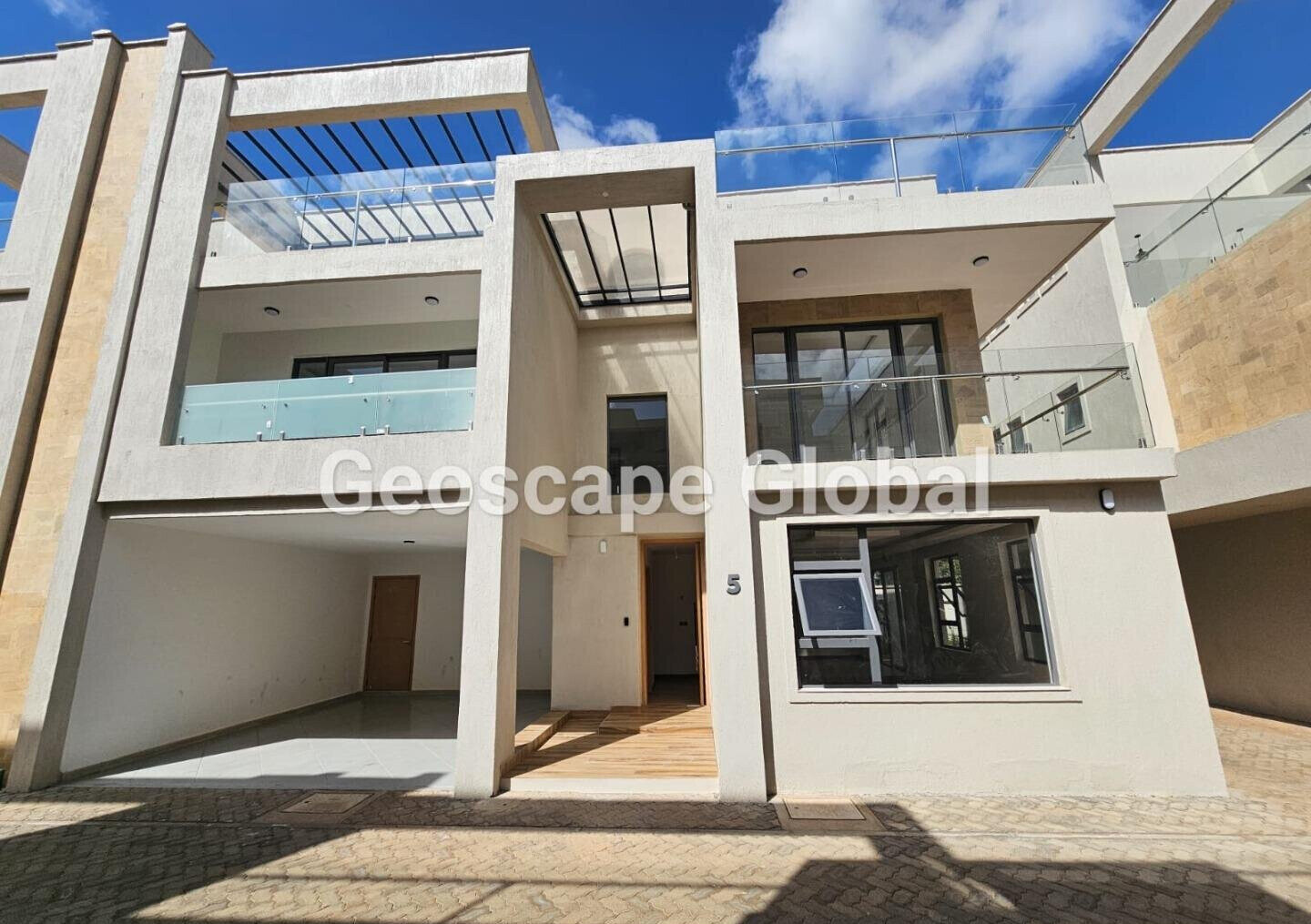 6-Bedroom Townhouse with Private Garden & DSQ - Lavington