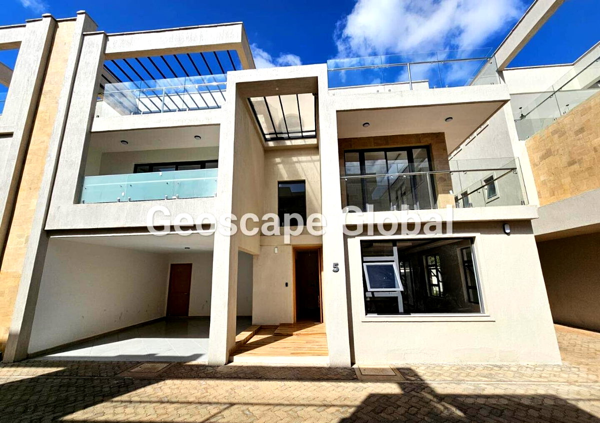 6-Bedroom Townhouse with Private Garden & DSQ - Lavington
