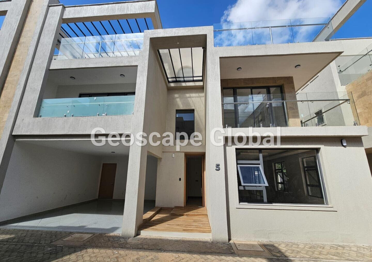 6-Bedroom Townhouse with Private Garden & DSQ - Lavington