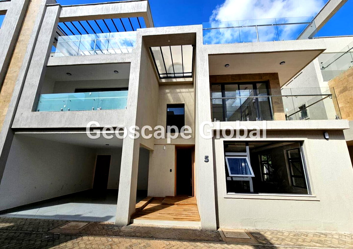 6-Bedroom Townhouse with Private Garden & DSQ - Lavington