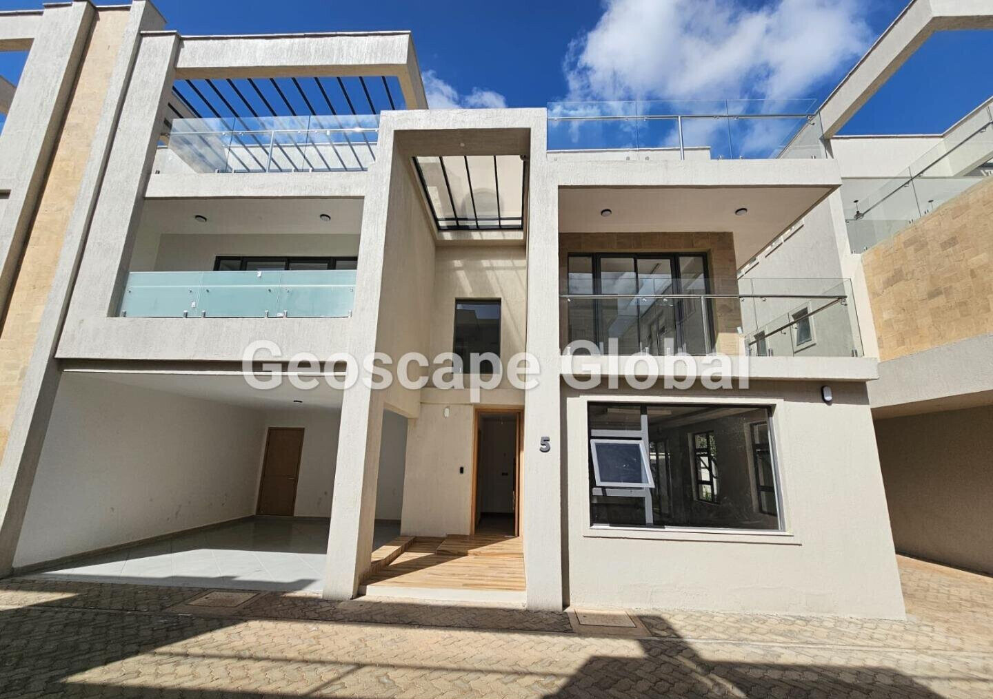 6-Bedroom Townhouse with Private Garden & DSQ - Lavington