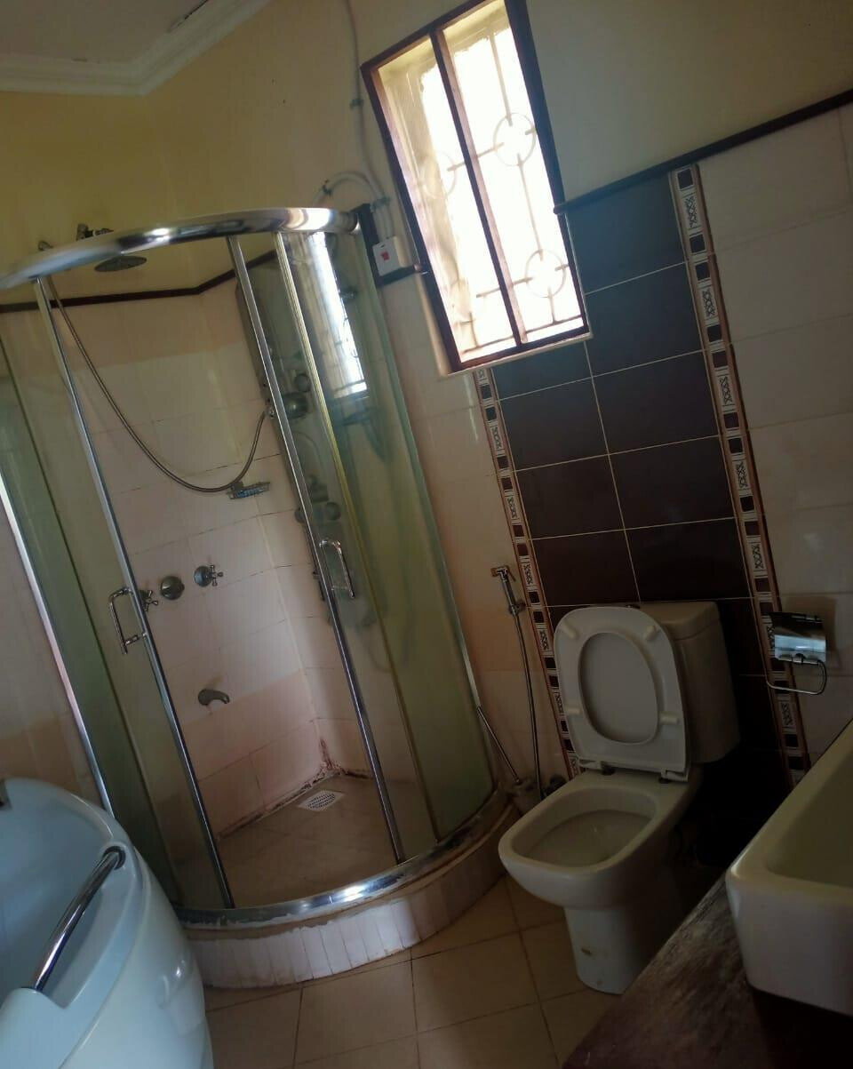 Half Acre 4BR Haven at KSh 350K