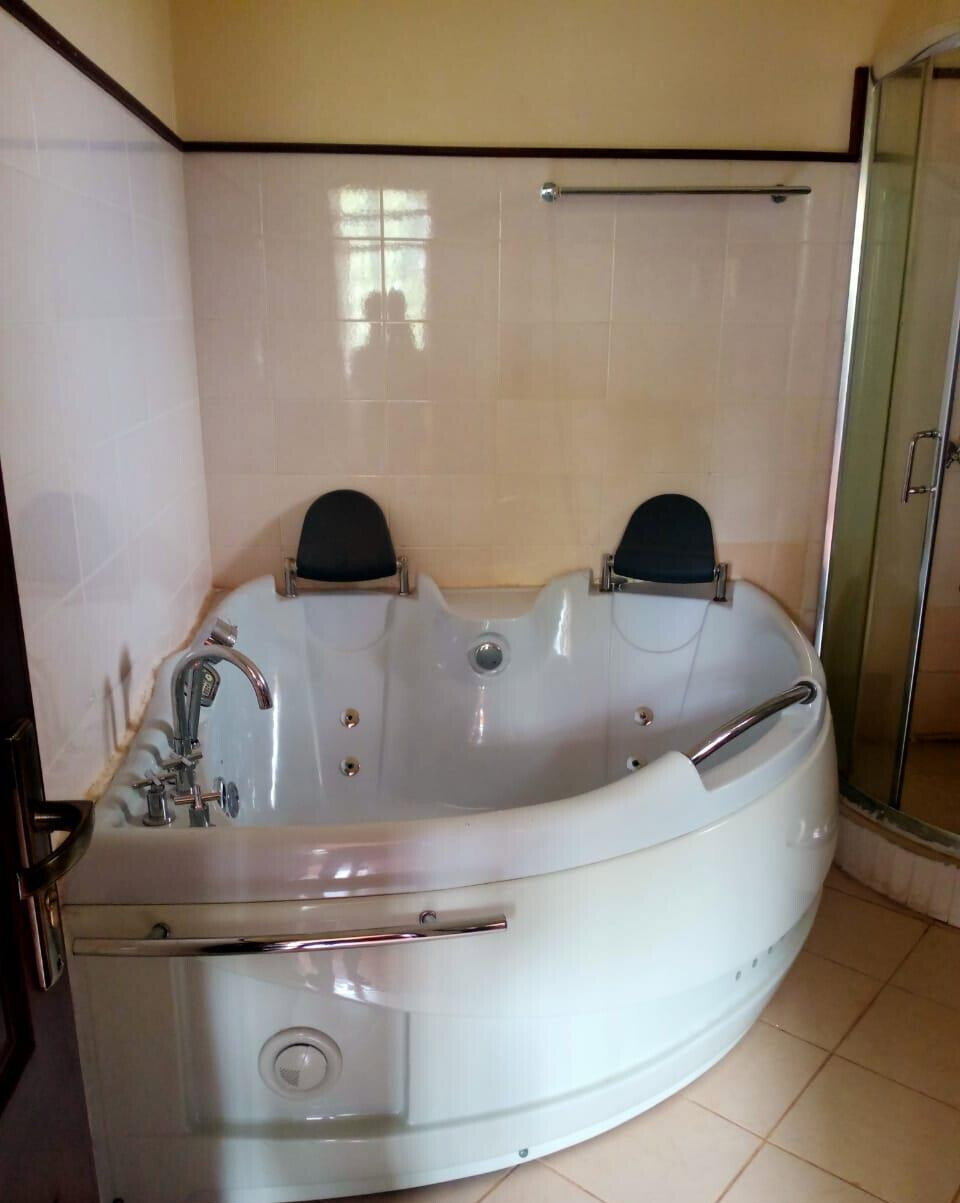 Half Acre 4BR Haven at KSh 350K