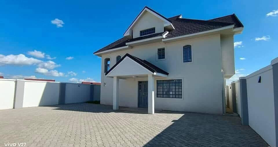 4BR Townhouse with Private Garden & Open-Plan Living - Kitengela