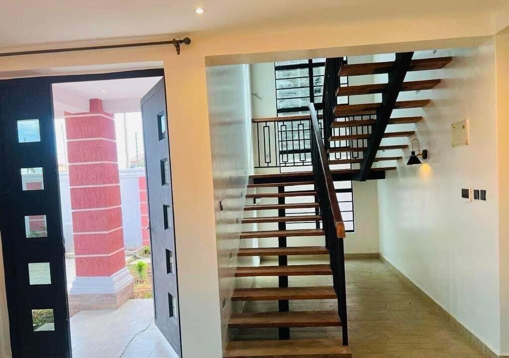 4BR All-Ensuite Villa with Attic Family Room & DSQ - Membley