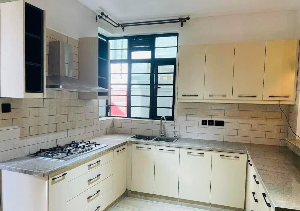 4BR All-Ensuite Villa with Attic Family Room & DSQ - Membley