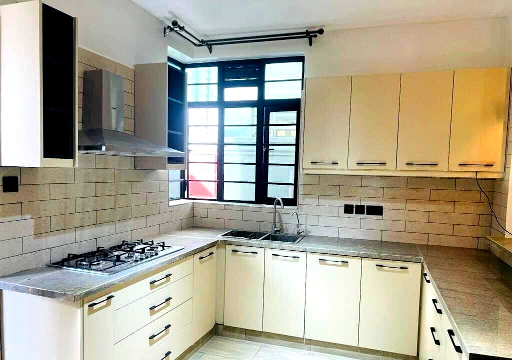 4BR All-Ensuite Villa with Attic Family Room & DSQ - Membley