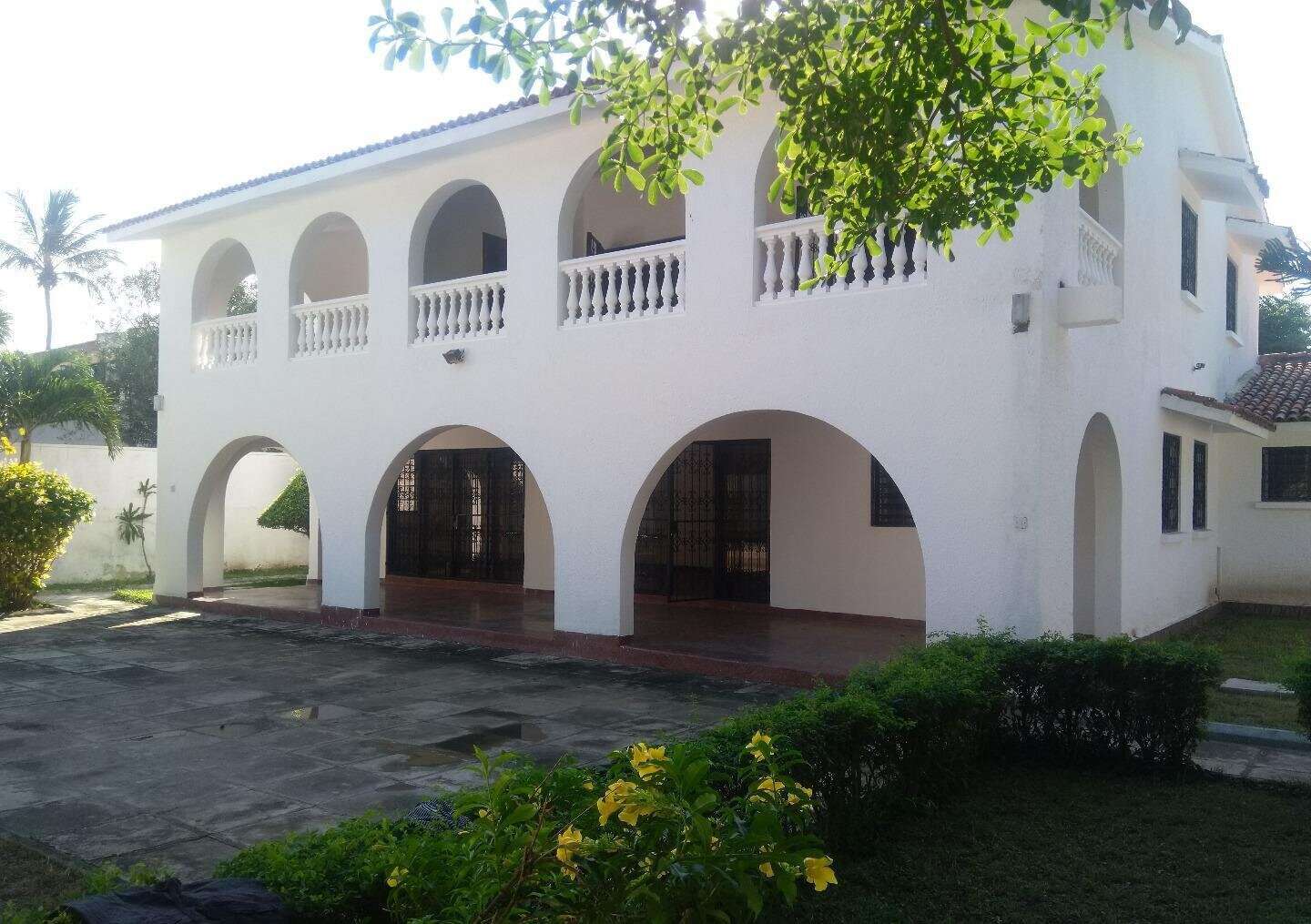 Olympic Pool 5BR Maisonette