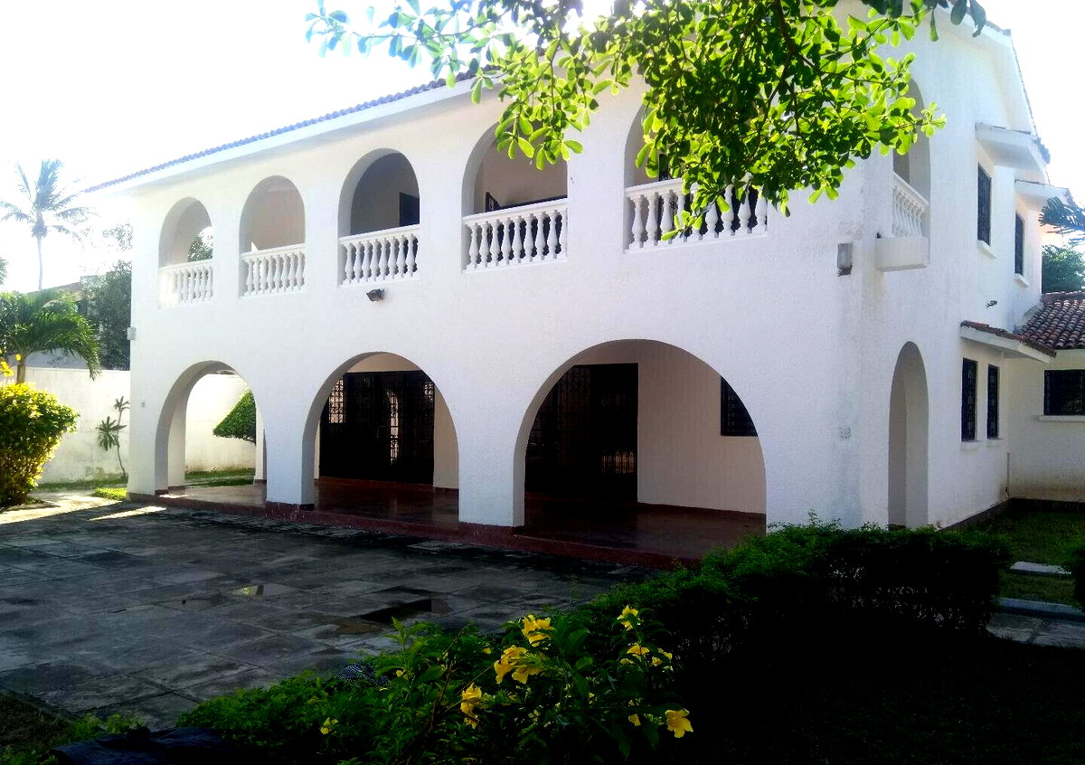 Olympic Pool 5BR Maisonette