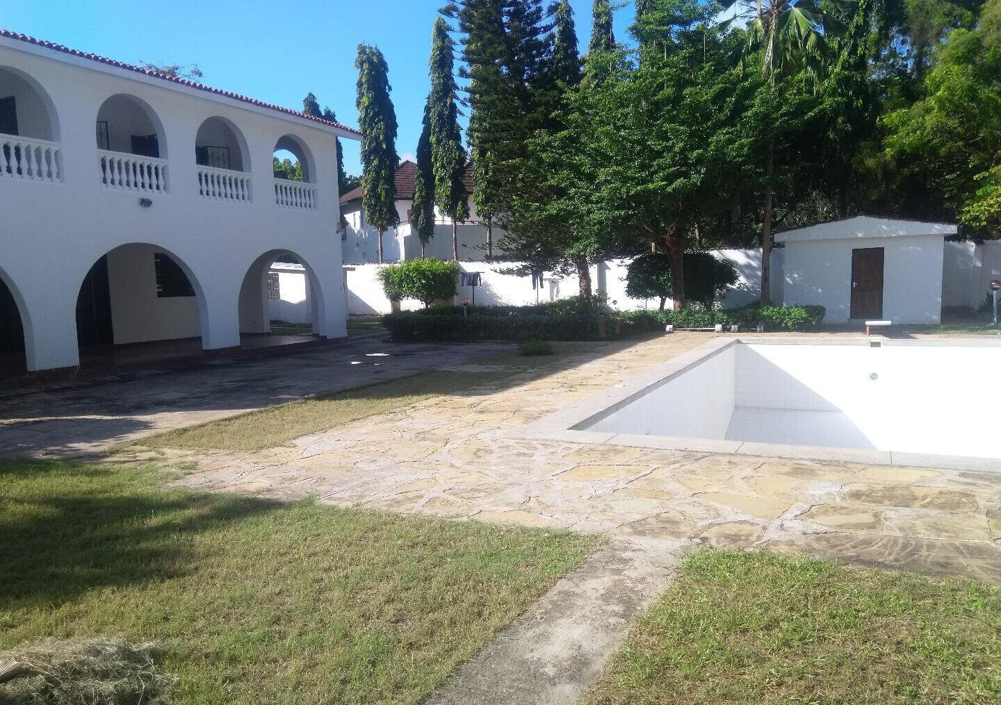 Olympic Pool 5BR Maisonette