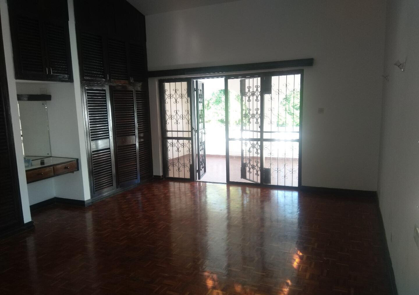 Olympic Pool 5BR Maisonette