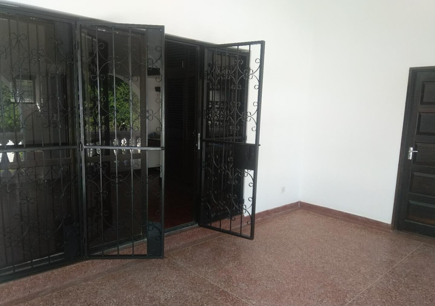 Olympic Pool 5BR Maisonette