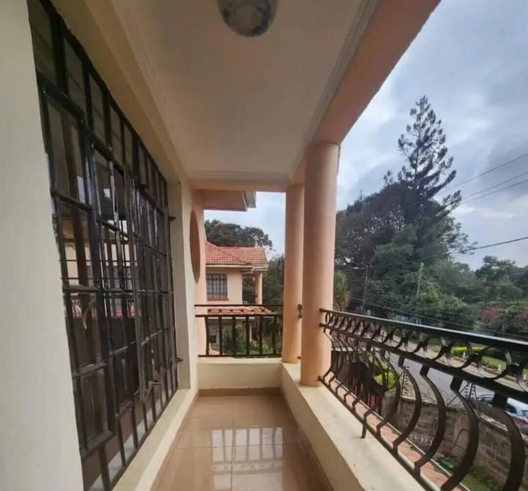 5-Ensuite Townhouse with Fireplace & Staff Quarters - Lavington