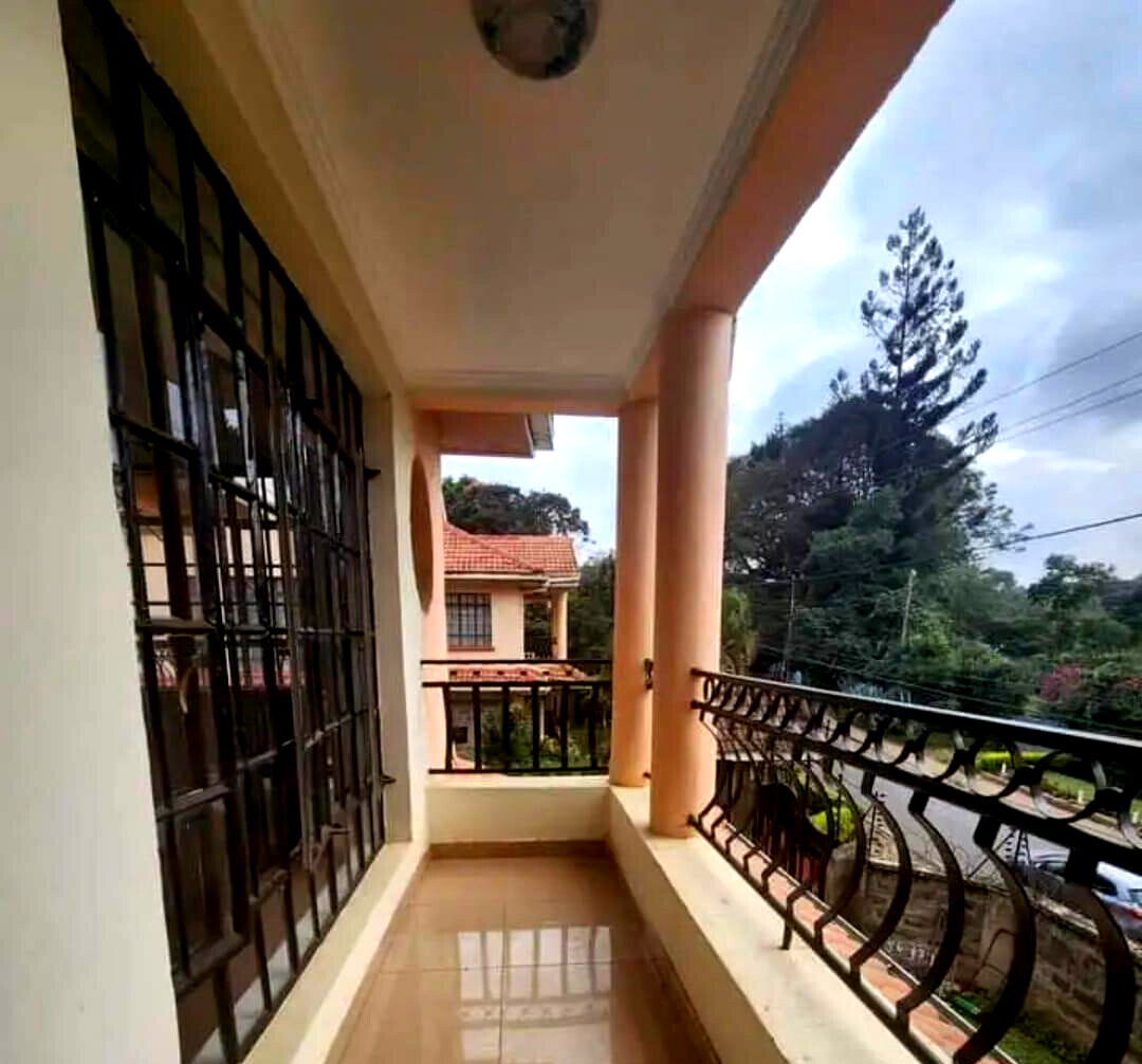 5-Ensuite Townhouse with Fireplace & Staff Quarters - Lavington