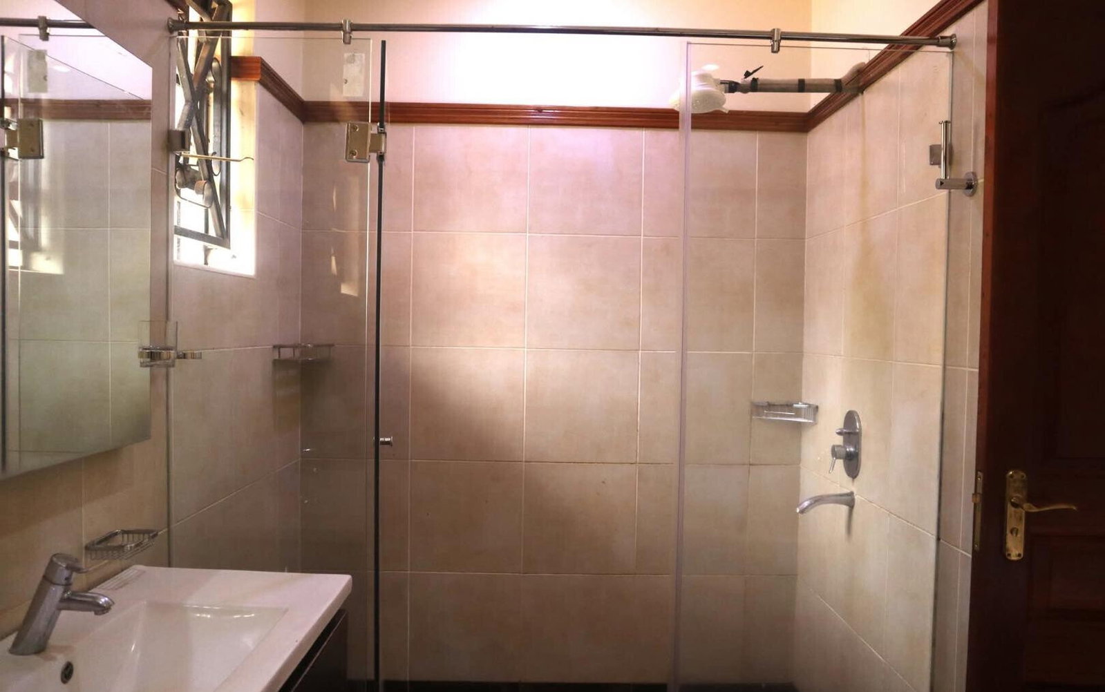 4BR Townhouse with DSQ & Lush Gardens - Lavington