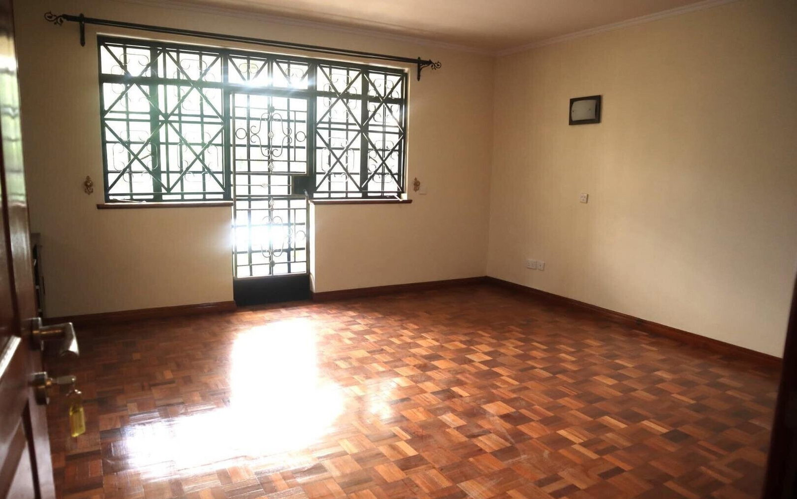 4BR Townhouse with DSQ & Lush Gardens - Lavington