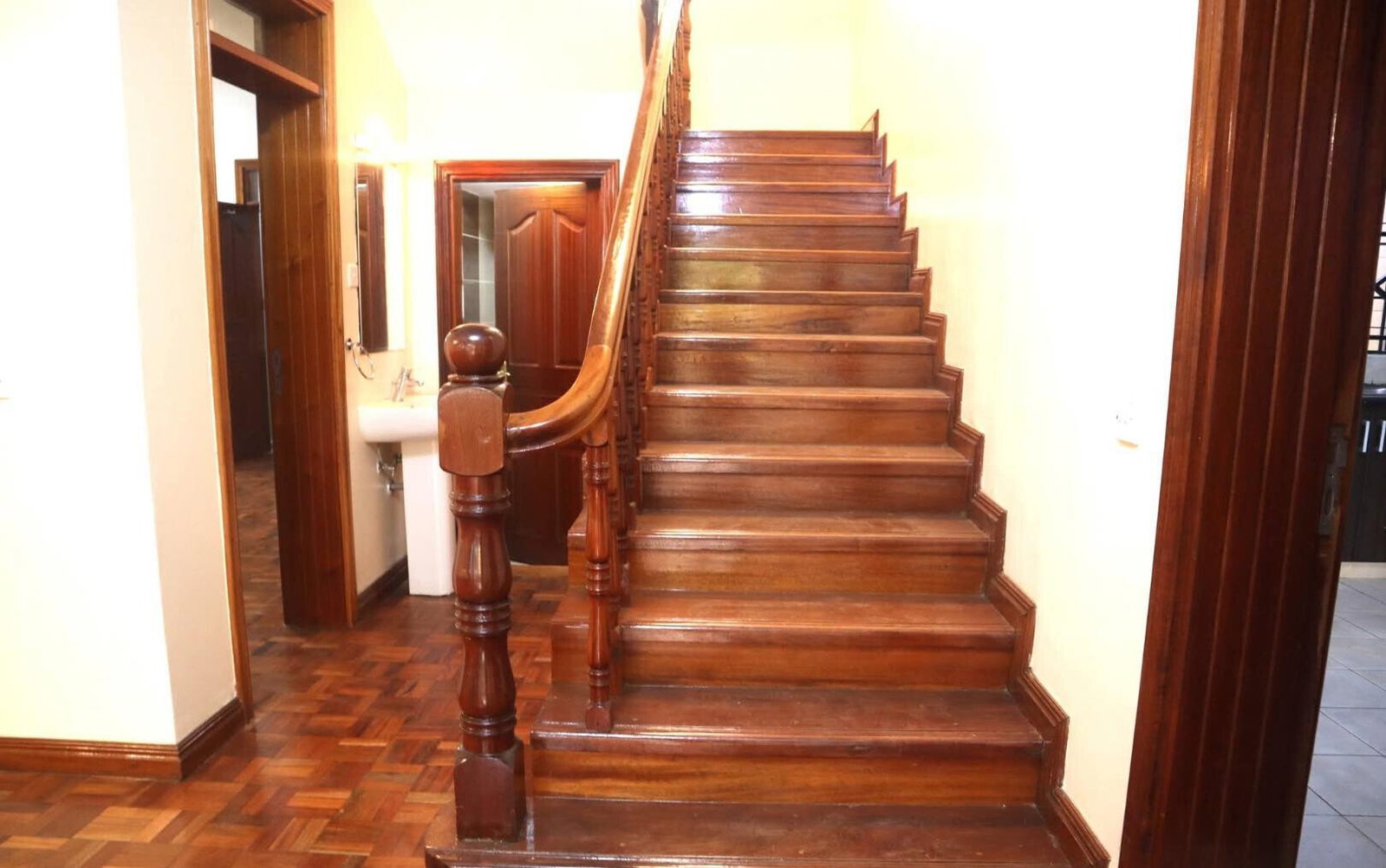 4BR Townhouse with DSQ & Lush Gardens - Lavington
