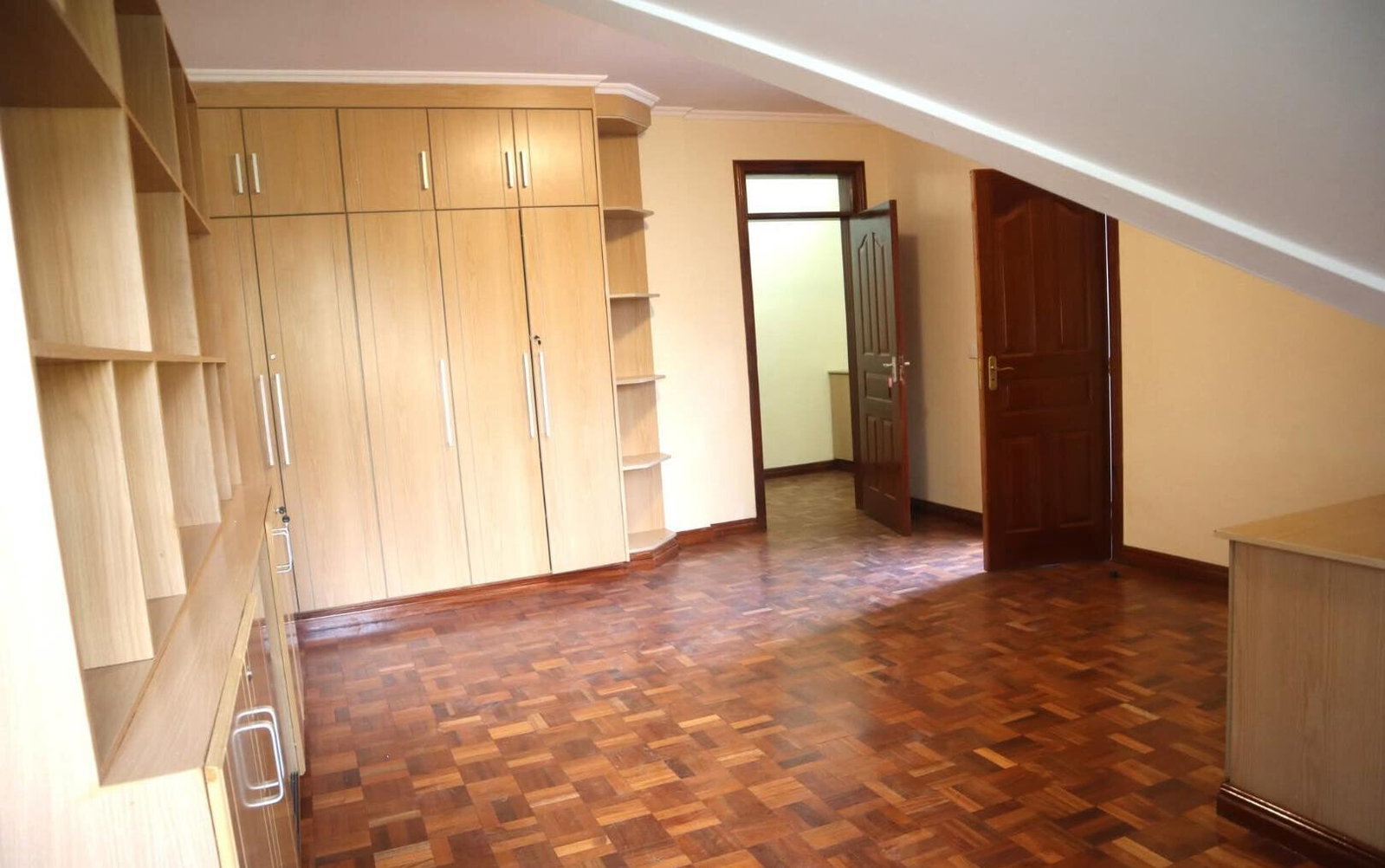 4BR Townhouse with DSQ & Lush Gardens - Lavington