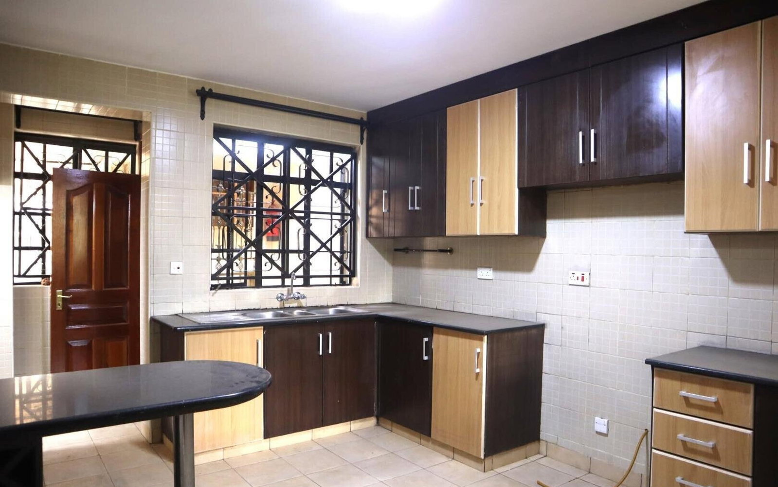 4BR Townhouse with DSQ & Lush Gardens - Lavington