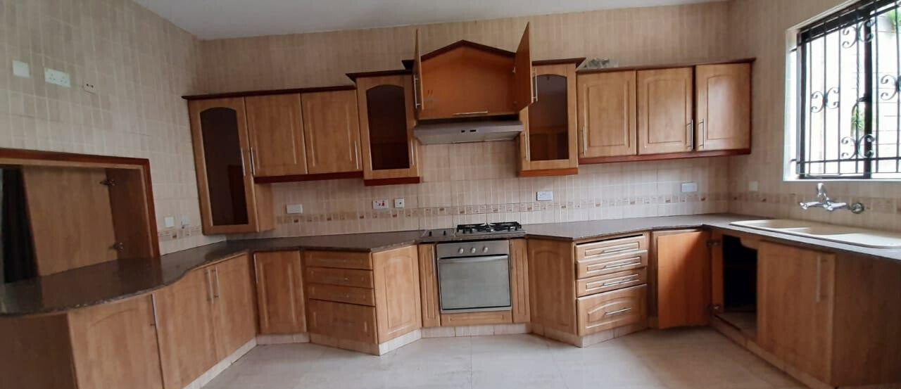 4BR Townhouse with DSQ & Communal Pool - Westlands