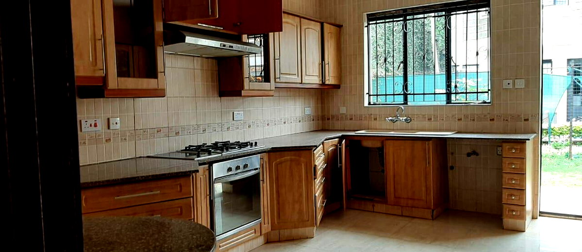 4BR Townhouse with DSQ & Communal Pool - Westlands