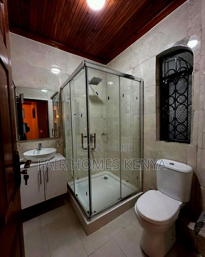 4bdrm Townhouse / Terrace in Lavington Green for rent - Image 8