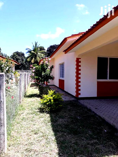3bdrm Bungalow in Mtwapa for sale - Image 2