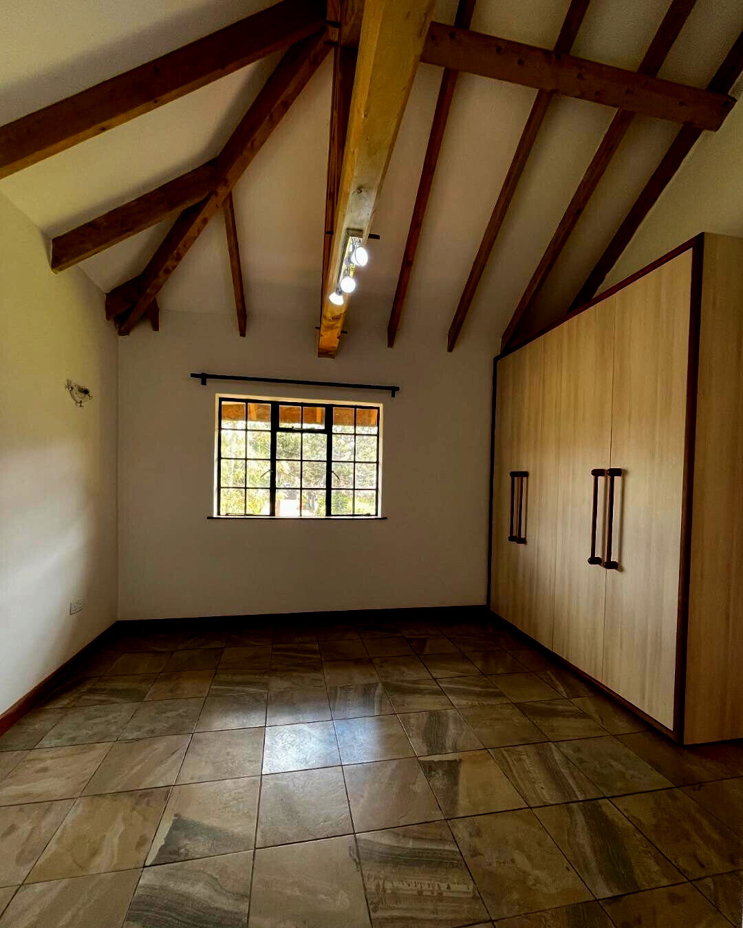 4BR Townhouse with DSQ on 50x100 – Kerarapon, Nairobi