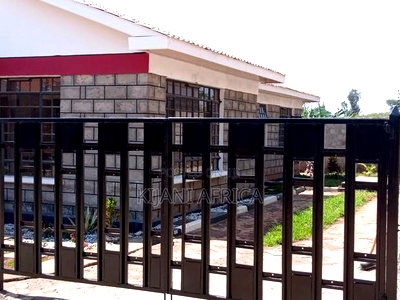 3bdrm Bungalow in Kenyatta Road / Theta for sale - Image 2