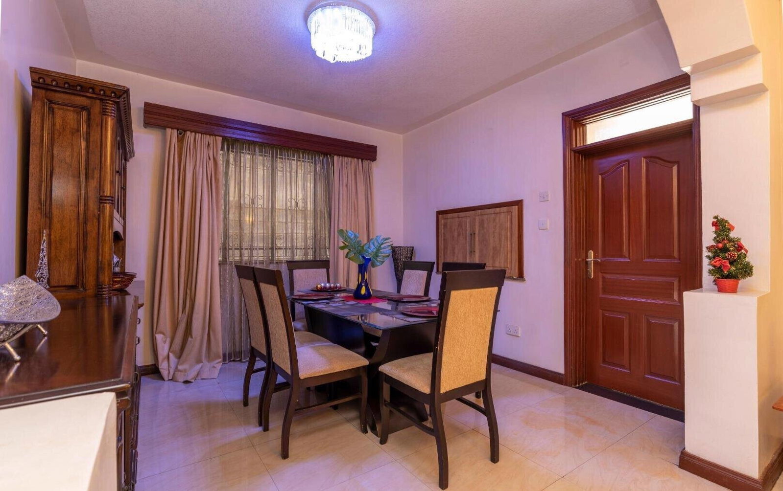 4BR Townhouse with Rooftop Terrace & Pool Access - Spring Valley