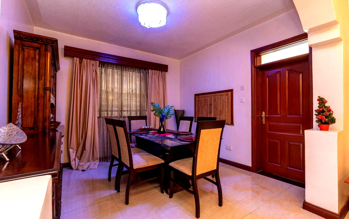 4BR Townhouse with Rooftop Terrace & Pool Access - Spring Valley