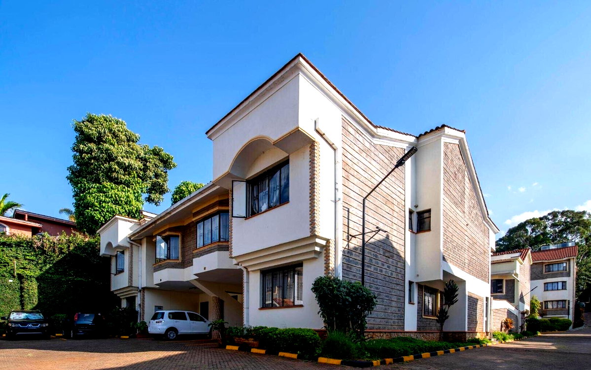 4BR Townhouse with Rooftop Terrace & Pool Access - Spring Valley