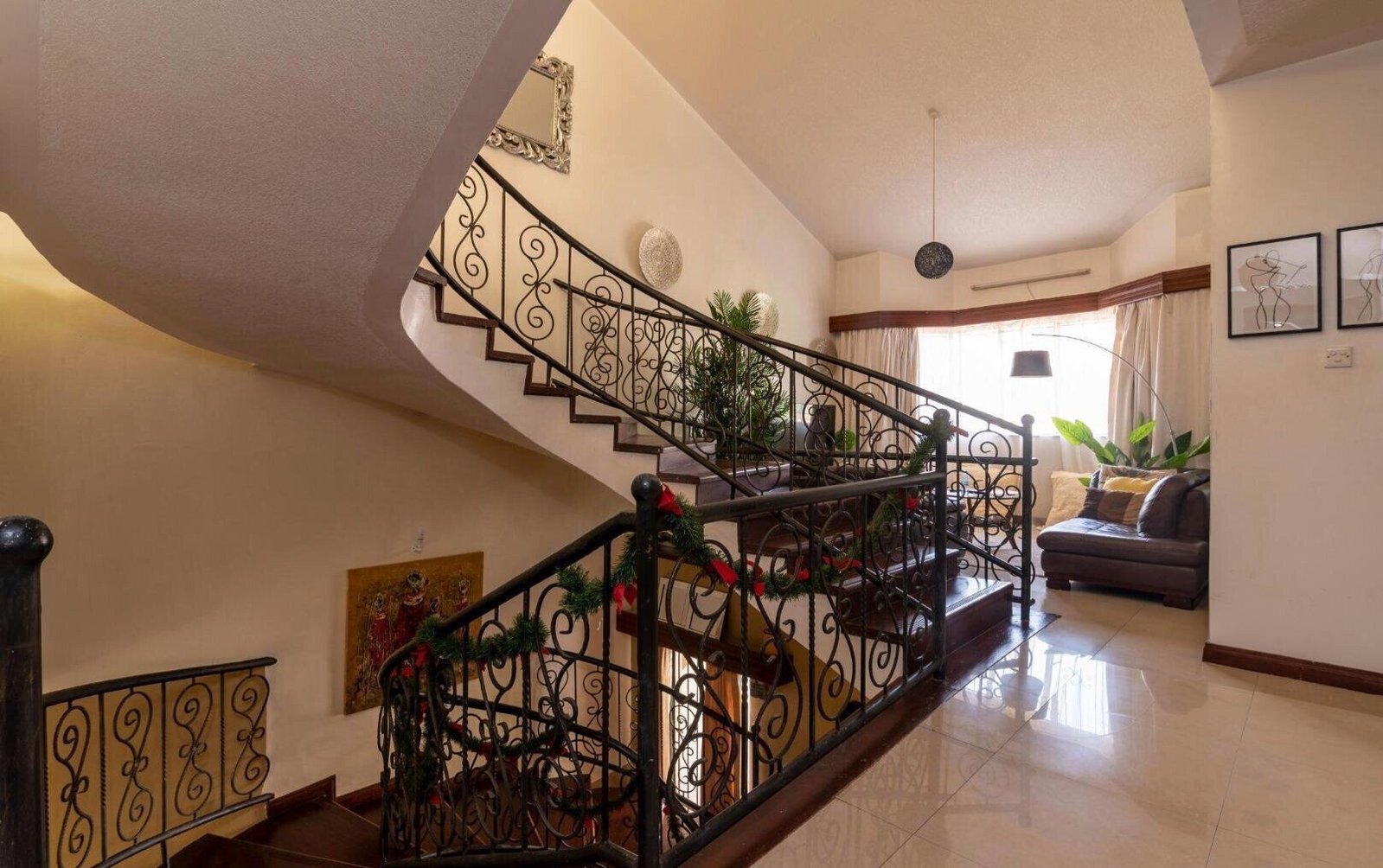 4BR Townhouse with Rooftop Terrace & Pool Access - Spring Valley