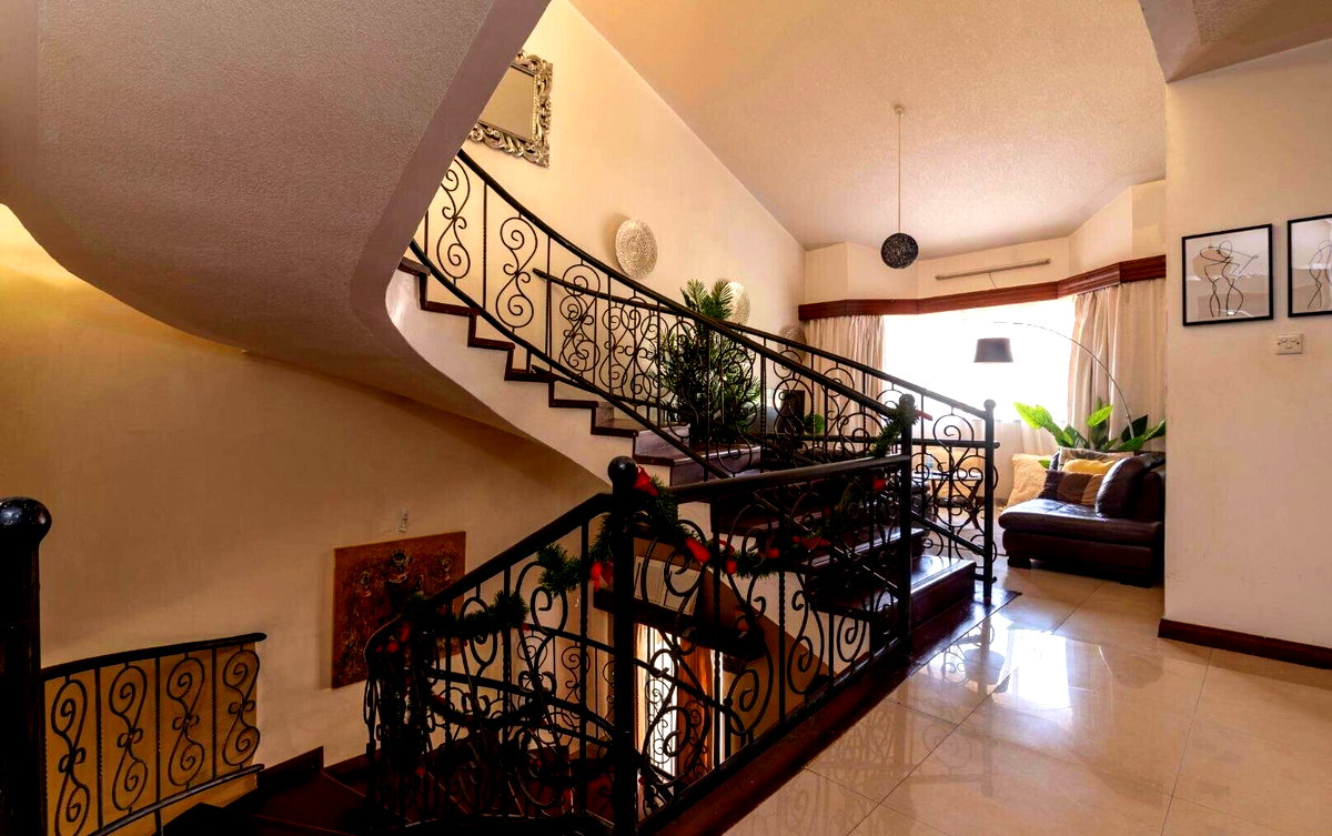 4BR Townhouse with Rooftop Terrace & Pool Access - Spring Valley