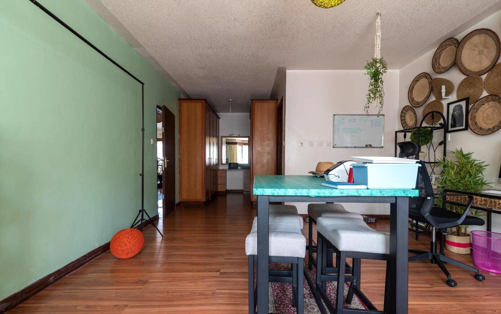 4BR Townhouse with Rooftop Terrace & Pool Access - Spring Valley