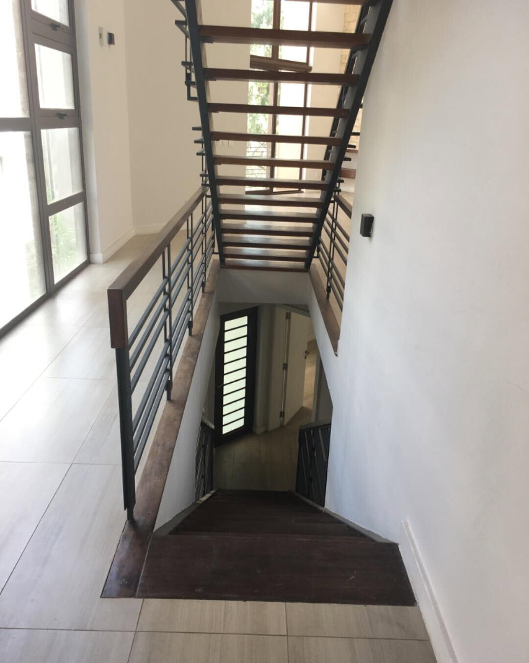 3-Level Townhouse with Study & Fitted Kitchen - Lavington