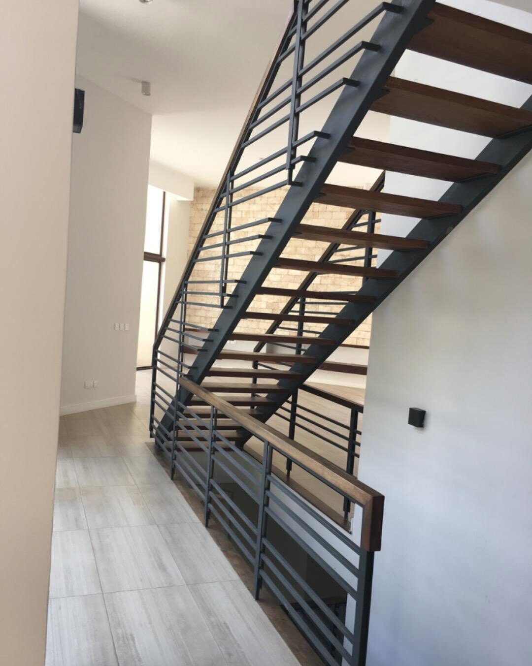 3-Level Townhouse with Study & Fitted Kitchen - Lavington