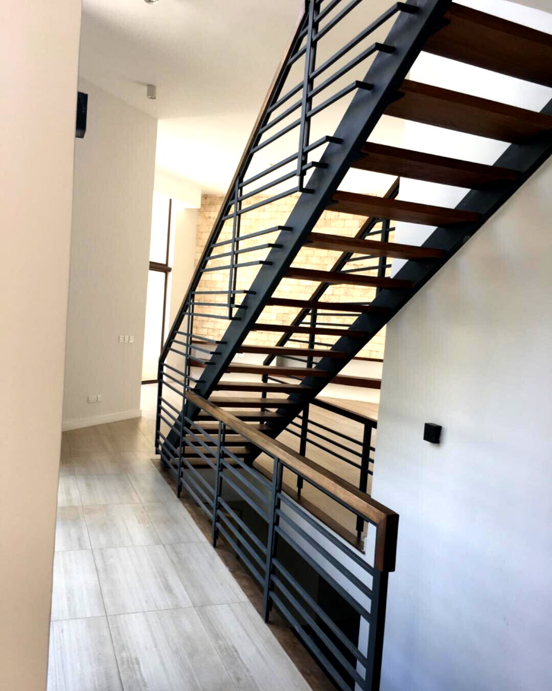 3-Level Townhouse with Study & Fitted Kitchen - Lavington