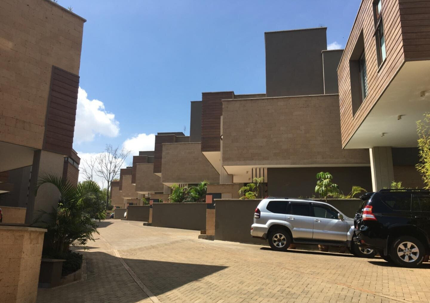 3-Level Townhouse with Study & Fitted Kitchen - Lavington